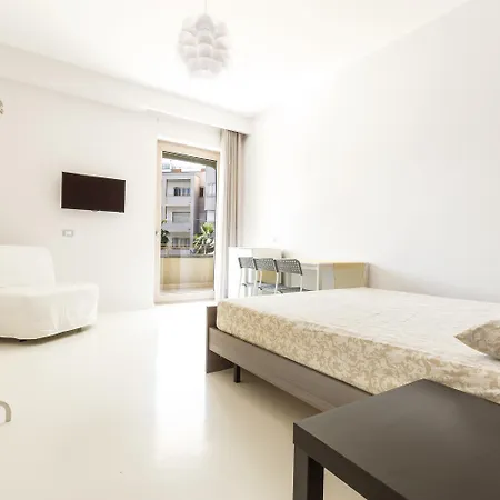 Corso Roma Nyaraló *